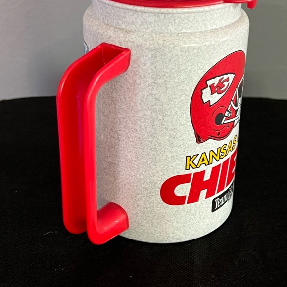Vintage 95 Kansas City Chiefs KC Football Arrowhead Stadium Travel Mug Cup w Lid - Picture 3 of 10